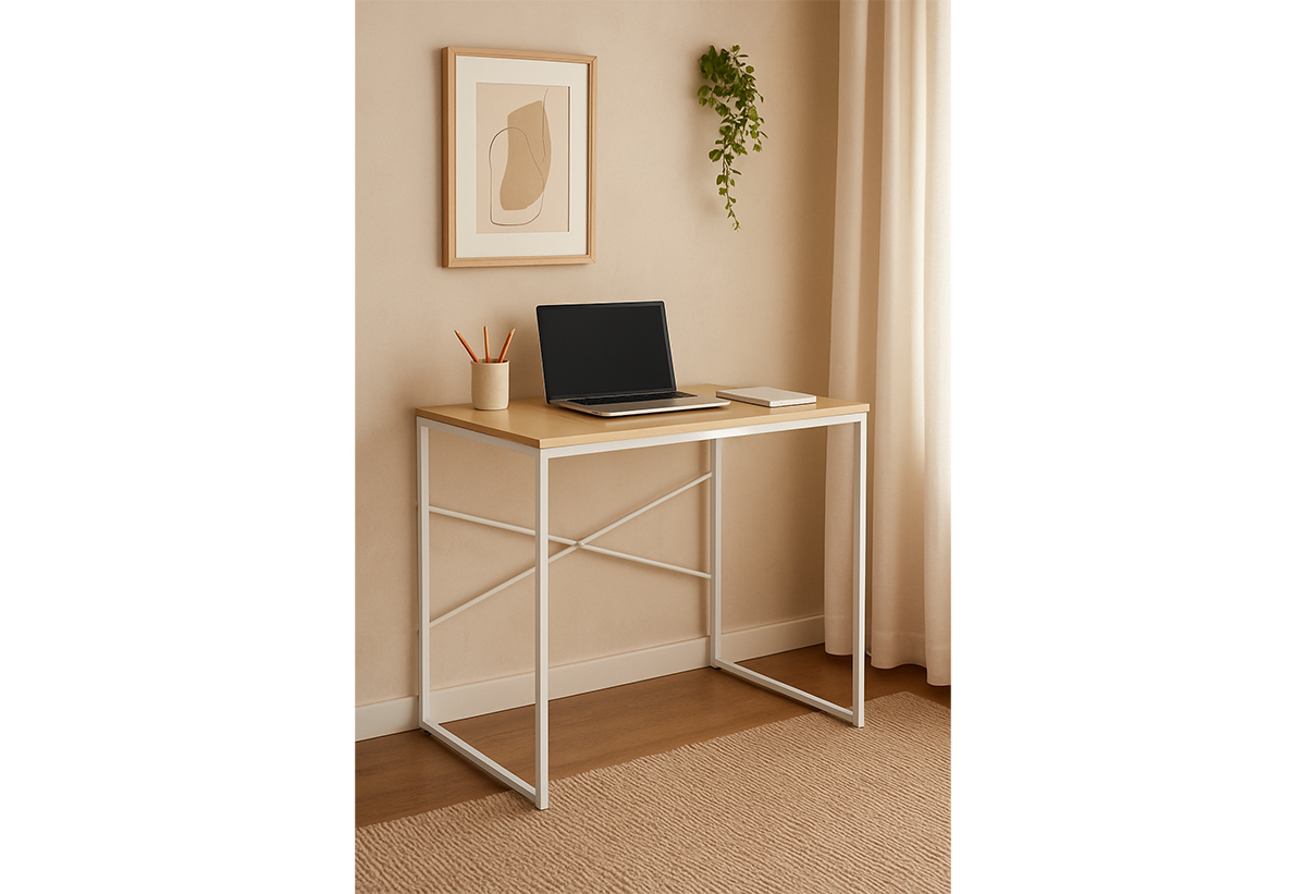 Απεικονίζεται το γραφείο σε δωμάτιο.